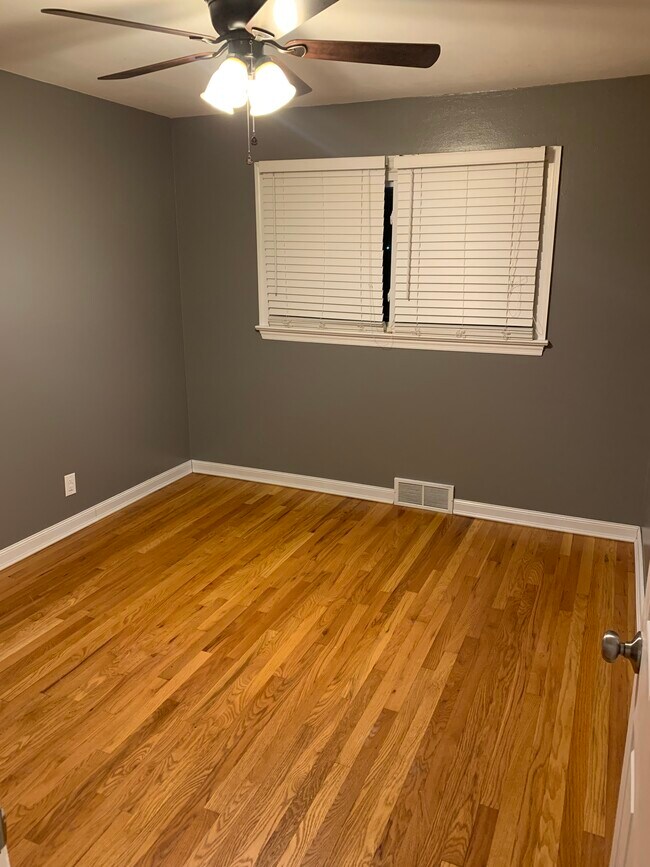 Dormitorio principal - 7910 Menola St
