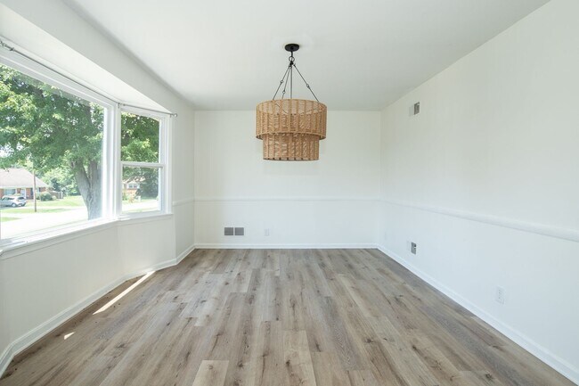 Building Photo - ? Stunning 3 Bedroom, 2 Bathroom Home! ?