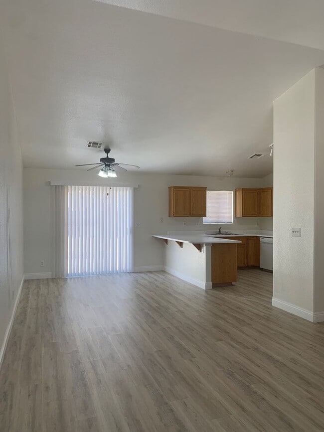 Building Photo - Single Story 3 Bedroom Home for Rent