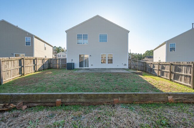 Foto del edificio - 3 BEDROOM WITH LARGE KITCHEN!