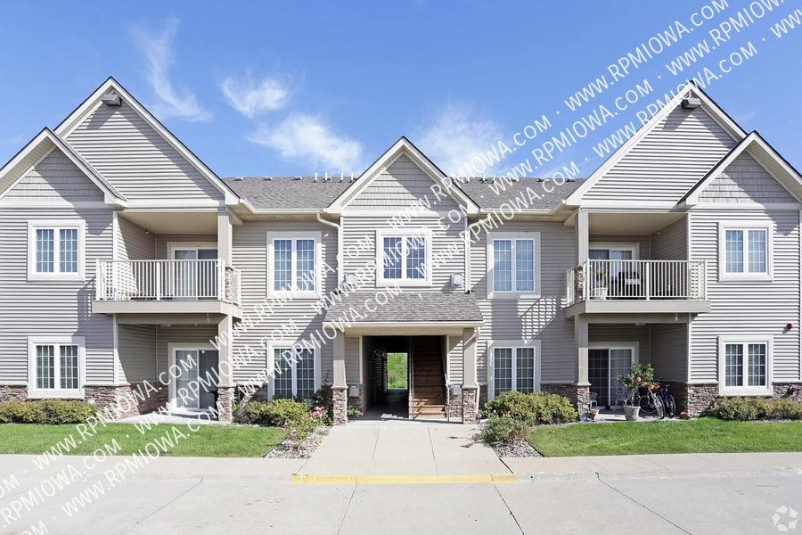 Foto principal - 14105 Airline Ave