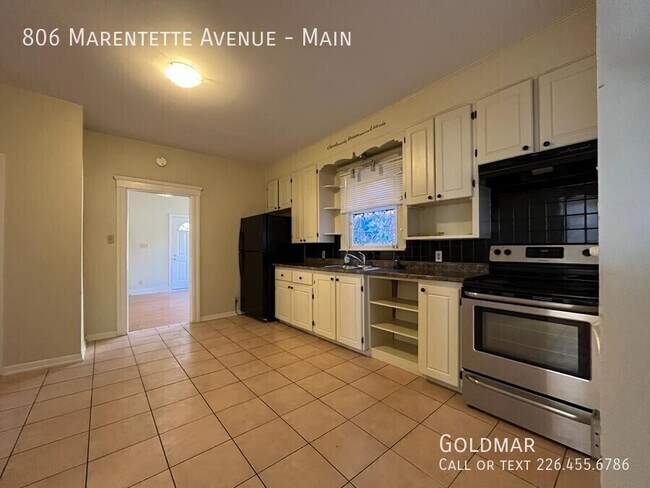 Photo du bâtiment - 3 Bedroom Plus Den - Main Floor of Duplex in Walkerville