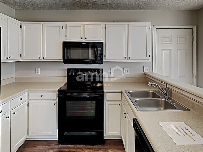 Foto del edificio - 1020 Ridgefield Cir