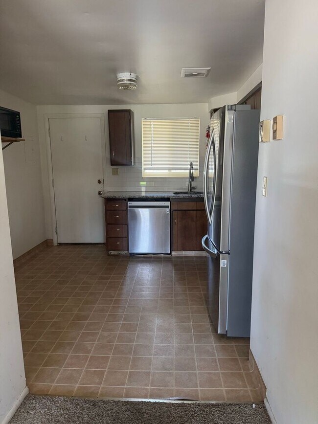 Foto del edificio - 2 Bed 1 Bath Orem Apartment by Orem Library AVAILABLE NOW! JUNE RENT FREE