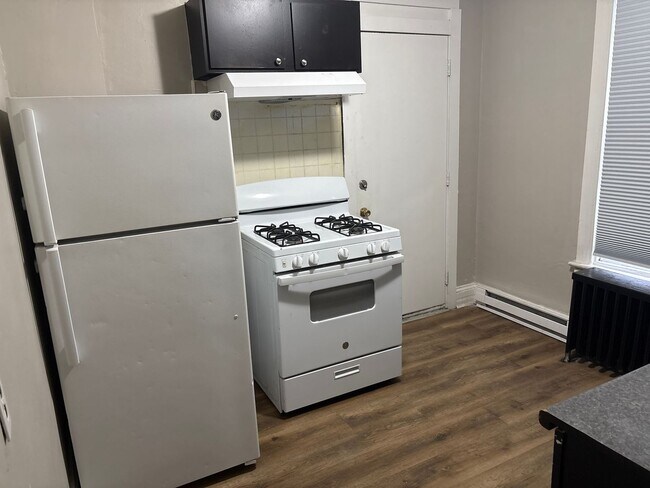 Foto del edificio - New Price Reduction! 3 Bedroom 2nd/3rd Flo...