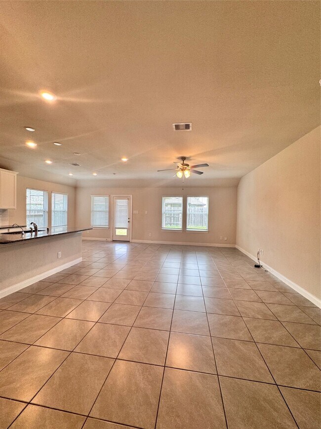 Building Photo - 8902 Jasper Lake Dr
