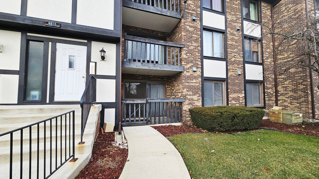Foto principal - 4855 W 137th St
