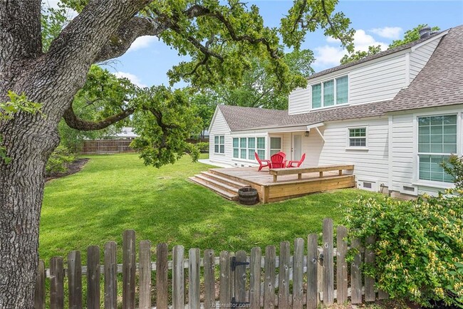 Building Photo - 502 E Brookside Dr