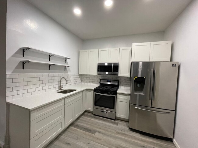 Building Photo - 410 5th St