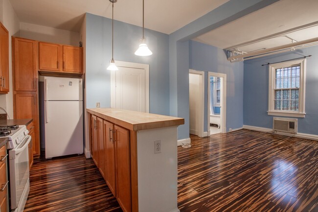 Foto del edificio - Spacious 1 Bd in Adams Morgan // Storage I...