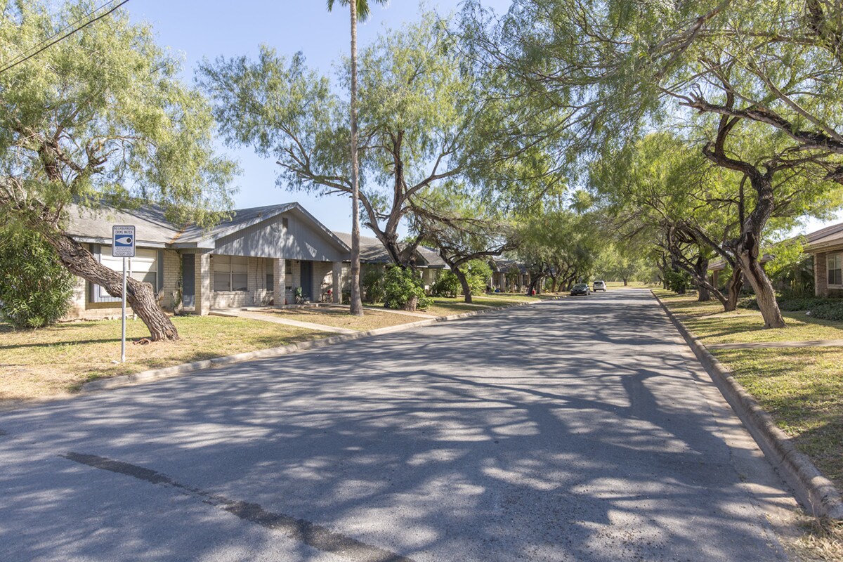 Primary Photo - 100 Condesa Dr