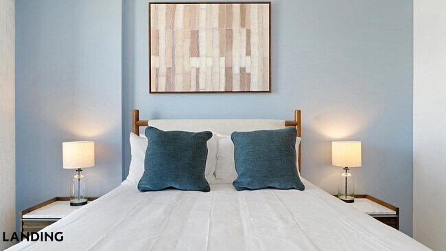 Building Photo - 513 S Damen Ave