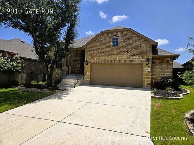Building Photo - Live Large in Desirable Front Gate: Spacio...