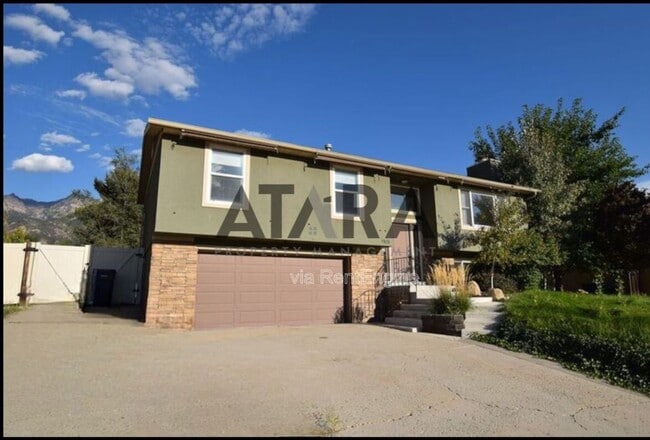 Building Photo - 9111 Parakeet Dr