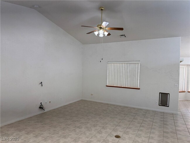 Building Photo - 1841 S Vineyard Dr W