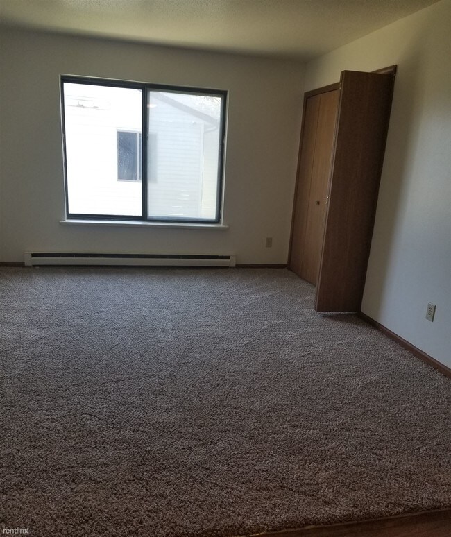 Building Photo - 2 br, 1 bath Apartment - Oakview Apartments