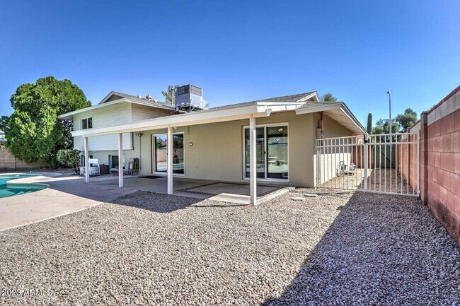 Foto del edificio - 8332 E Rose Ln