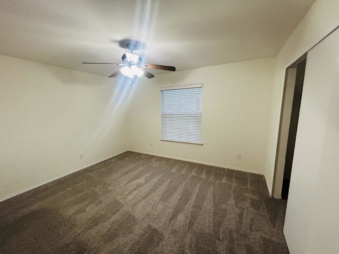 Foto principal - Beautiful 3 bedroom and 3 bathroom Home fo...