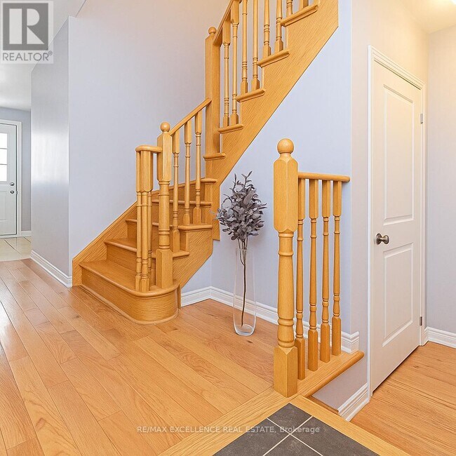 Building Photo - 37 Dufay Rd