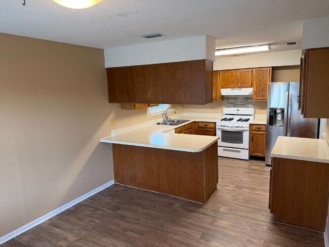 Foto del edificio - "Charming 3-Bed Oasis with Pool on Boulevard De L'Orleans – Your Mary Esther Retreat Awaits!"