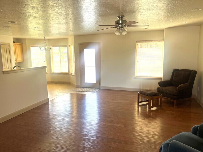 Building Photo - 320 S 1125 W