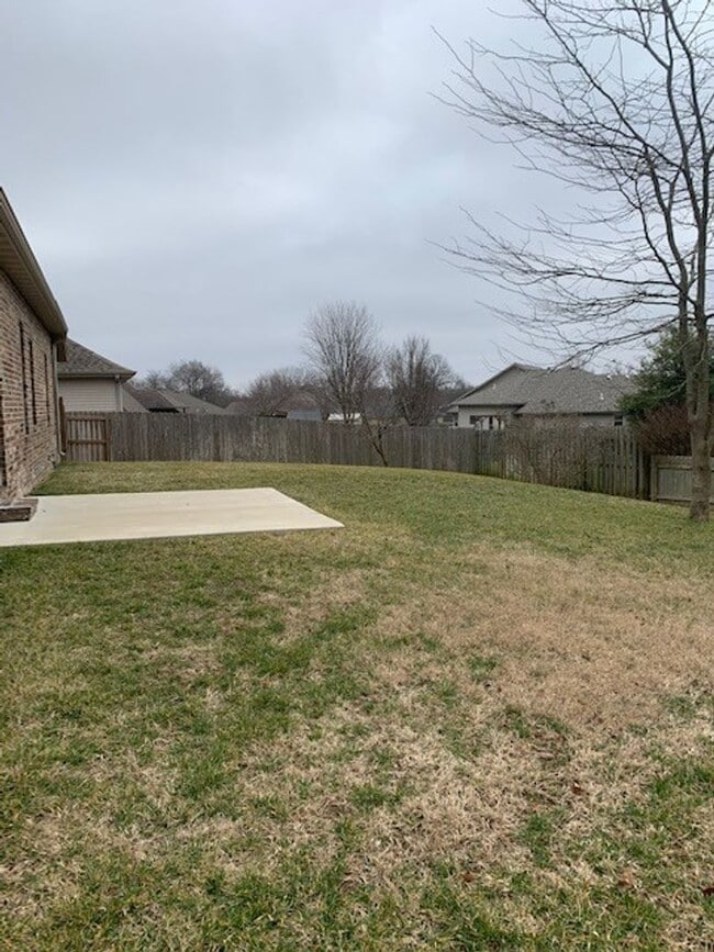 Building Photo - Beautiful Open Layout 3 Bedroom 2 Bath 3 Car Garage NIXA