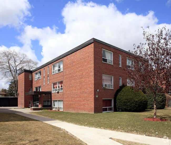 Building Photo - 12-26 Rosseau Rd