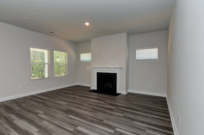 Foto del edificio - Beautiful 4Br/3Bth Home in Belmont