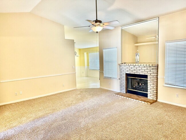 Foto del edificio - 5811 W Fremont Ave