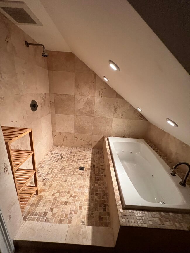 Building Photo - 9 Laurel St