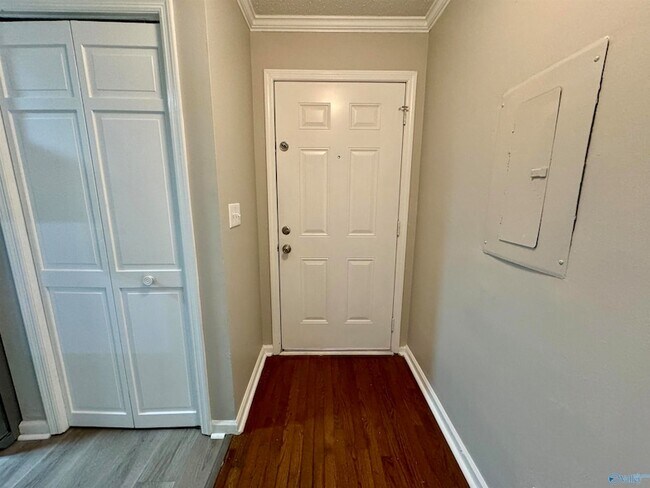 Building Photo - 5051-5057 7 Pine Cir