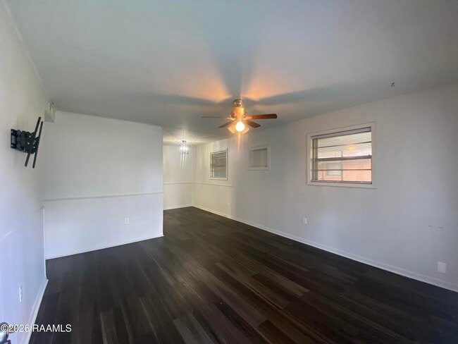 Foto del edificio - 719 Bluebell St