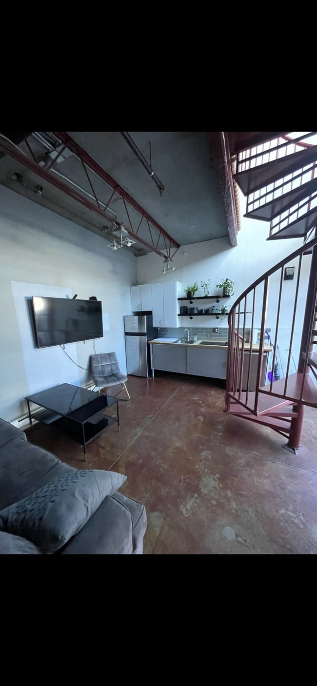 Building Photo - 360 W 300 S