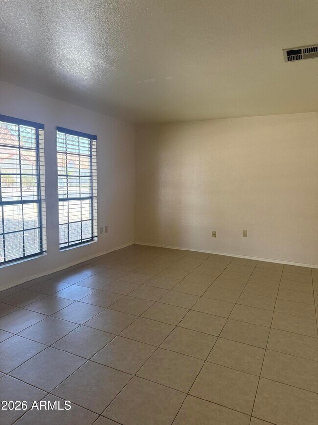 Foto del edificio - 627 N Quartz St