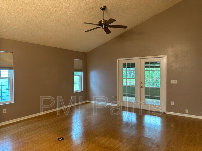Building Photo - 1523 Braewick St