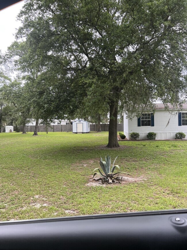 Foto del edificio - 42 Aaron Strickland Rd