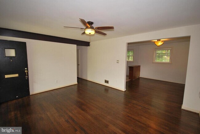 Building Photo - 10720 Tenbrook Dr