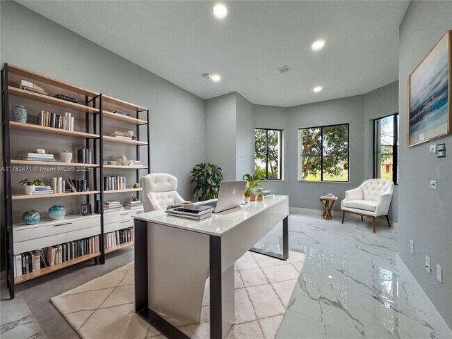 Foto del edificio - 19363 SW 79th Ave
