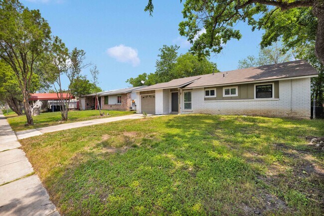 Building Photo - 314 Lynhaven Dr