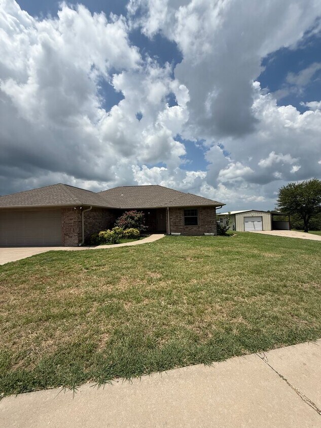 Primary Photo - Water Included 4 Acres + METAL SHOP + Hors...
