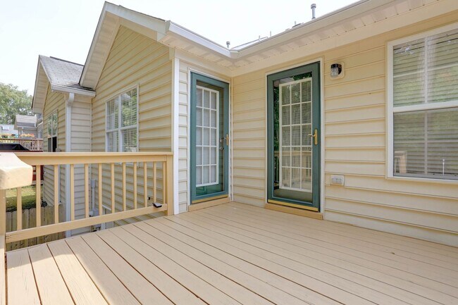 Foto del edificio - WILLIAMSBURG COMMONS