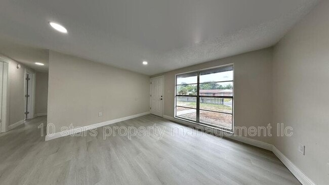 Building Photo - 3011 N 43rd St