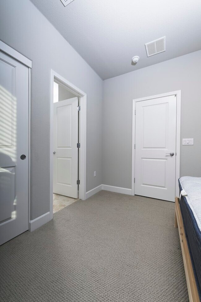 Building Photo - 3012 Canvas Way