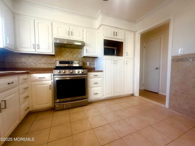 Foto del edificio - 117 Greymoor Rd