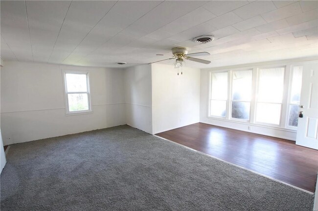 Building Photo - 2 Bed | 1 Bath | Remodel