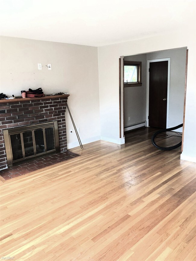Building Photo - 16 Armstrong Cir