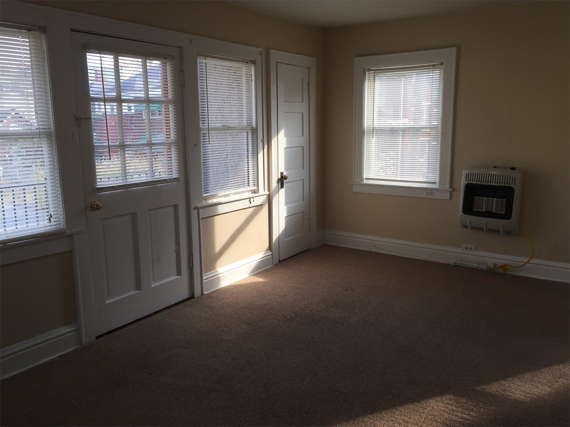 726 13th Ave Unit 6, Huntington, WV 25701 Room for Rent in Huntington
