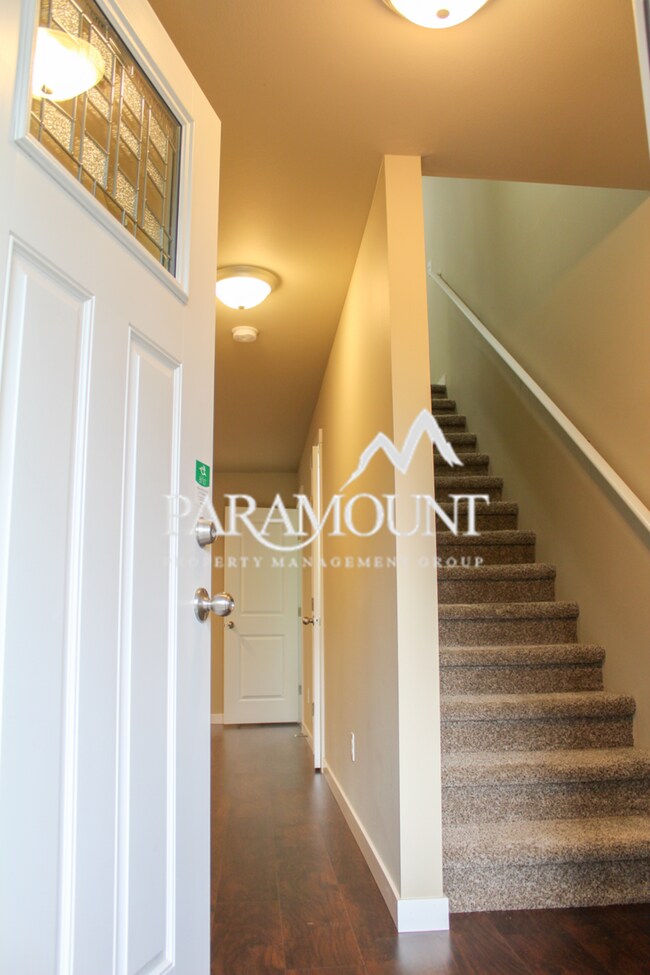 Building Photo - Gorgeous Newly Built 3 Bedroom!