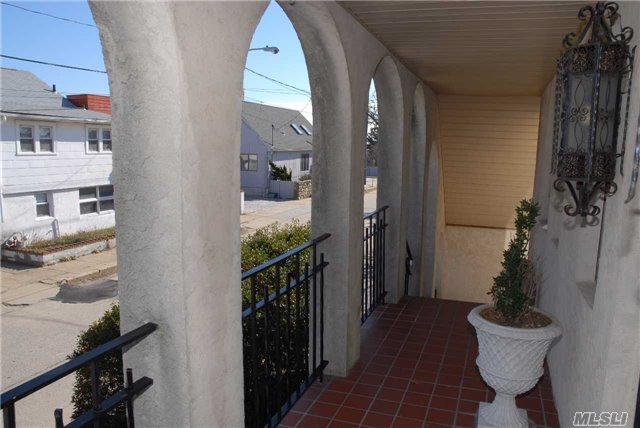 Foto del edificio - 131 Bellmore Ave