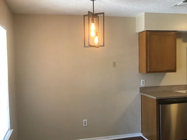 Foto del edificio - 5804 Tinsley Dr